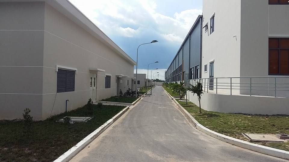 Cổng tự động nhà máy Sunluxen