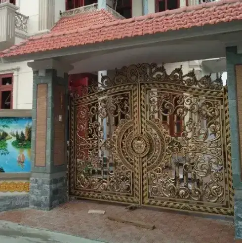 Sản xuất cổng mở cánh và gắn thiết bị tự động đóng/mở từ xa.