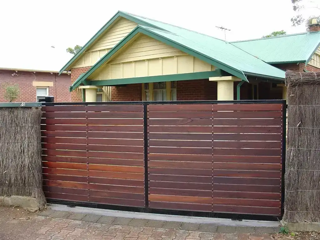 Mẫu cổng mở 1 và 2 cánh gỗ phong cánh Châu Âu