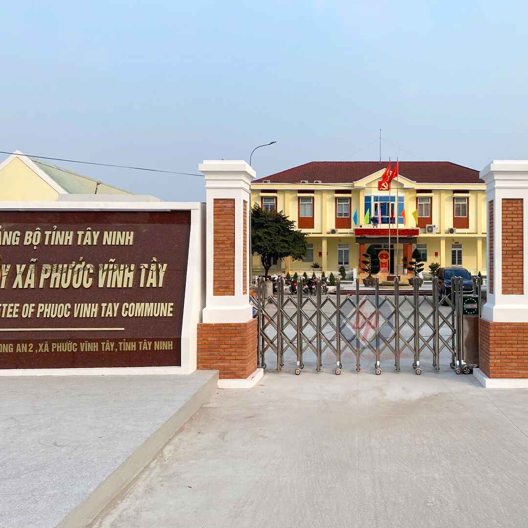 Vì Sao UBND Xã Phước Vĩnh Tây Chọn Cổng Xếp Inox 304?