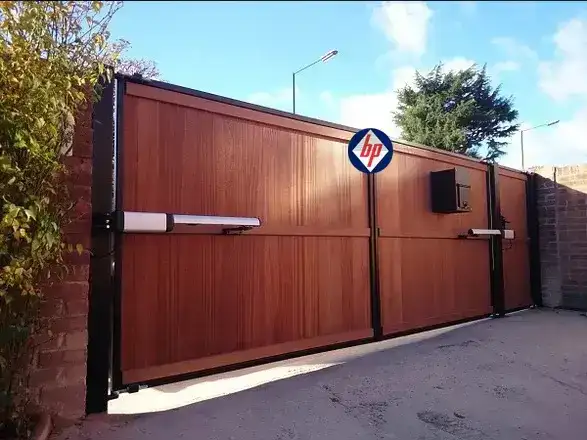 Những lưu ý khi sử dụng cổng tay đòn tự động