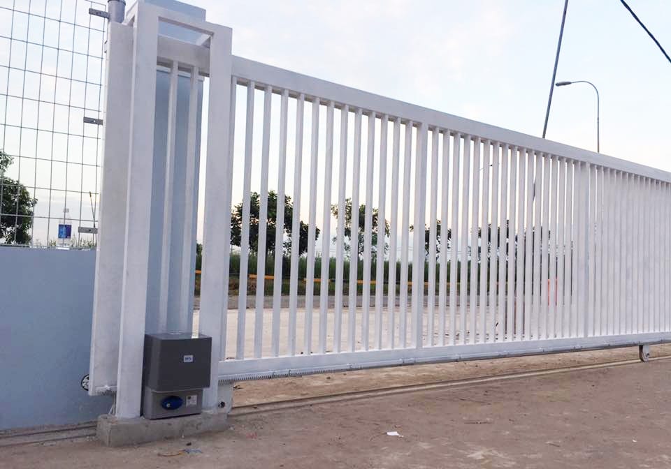 Cửa cổng trượt xếp lớp tự động KCN Hiệp Phước