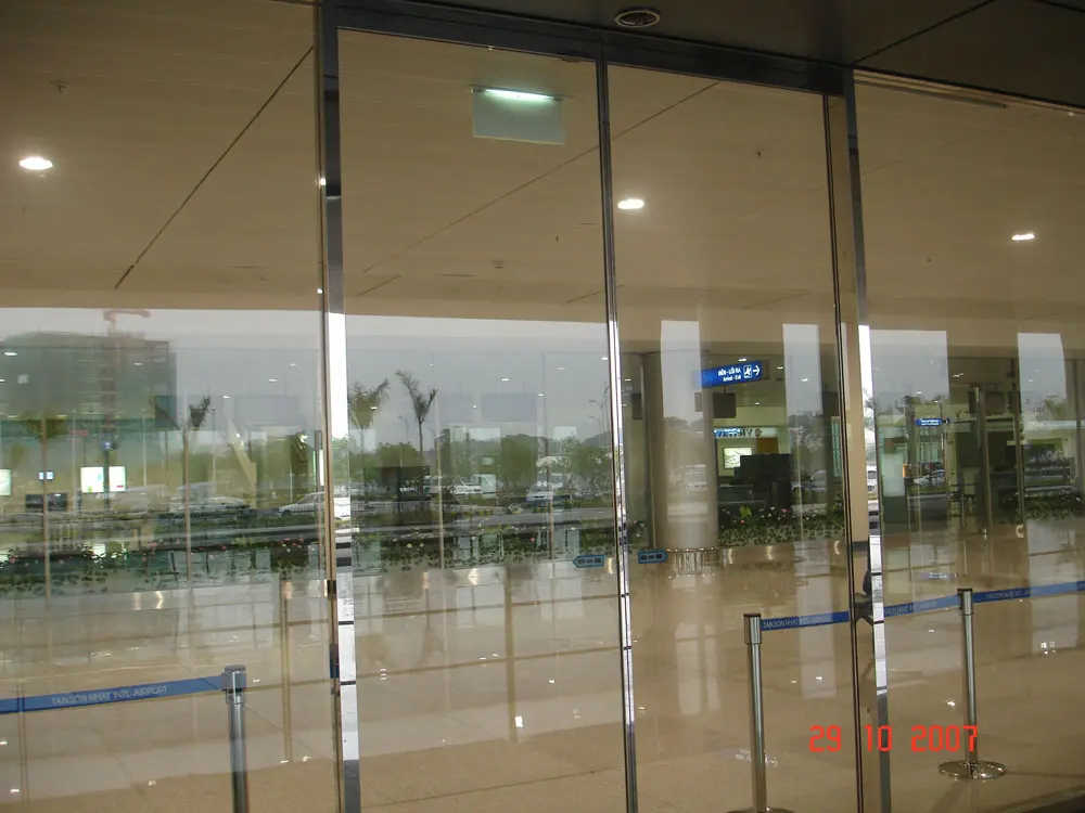 Ảnh dự án Sân bay Tân Sơn Nhất – Lắp đặt 62 bộ cửa trượt tự động