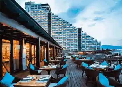 Cửa Nhà Hàng - Khách Sạn