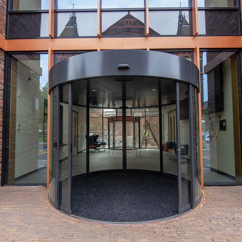 Automatic curved sliding door