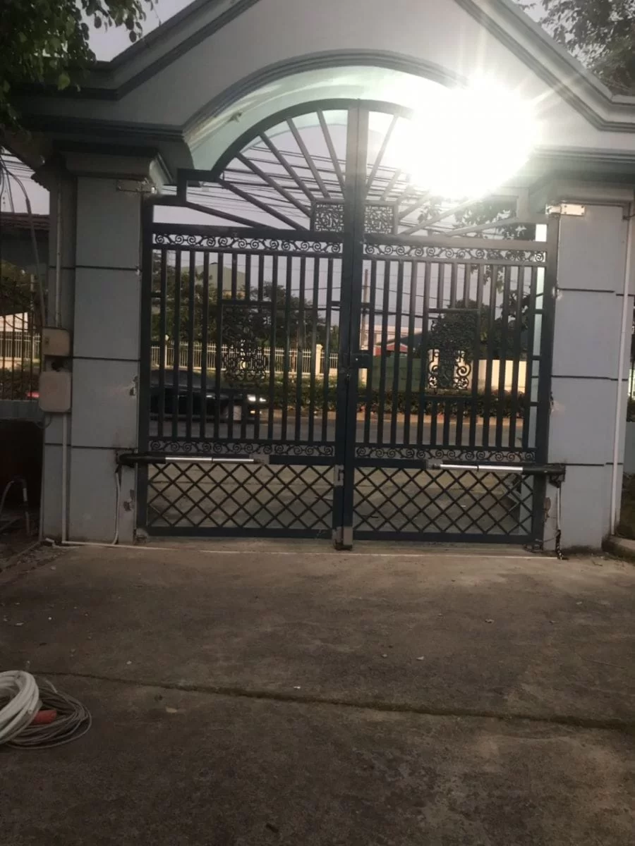 Cổng tự động âm sàn Letron