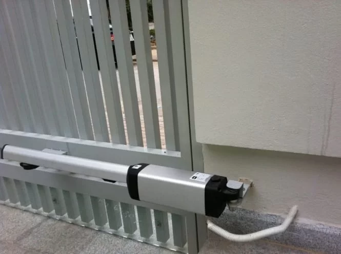 Cổng mở 4 cánh tự động tay đòn