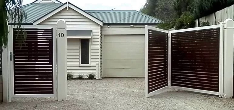 Cổng mở 4 cánh tự động tay đòn