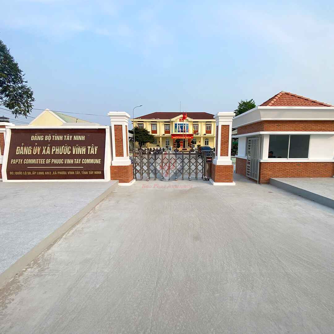 Cổng Xếp Inox 304 hình thực tế (1)