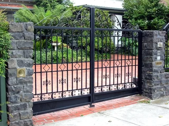 Cổng mở cánh có vòm 005 - Baophuc.vn