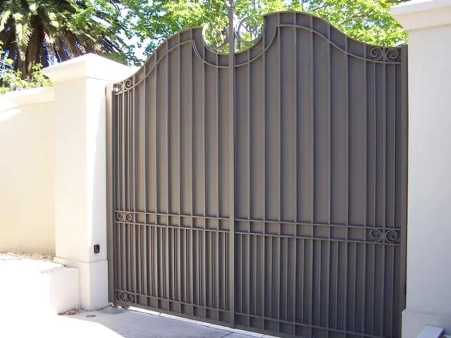 Cổng mở cánh có vòm 011 - Baophuc.vn