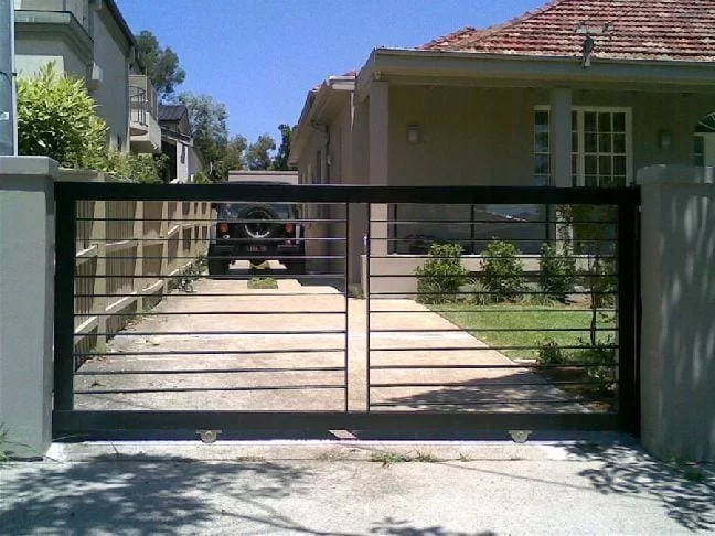 Mẫu cổng trượt 001 - Baophuc.vn