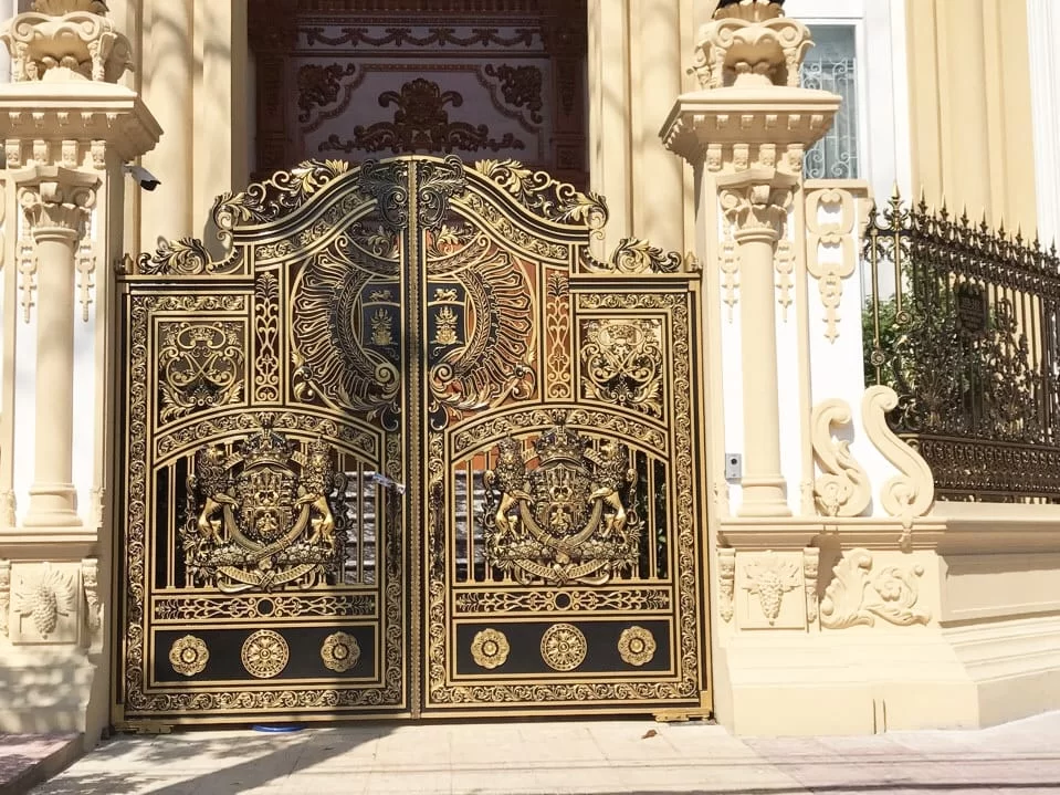 Lắp đặt cổng mở âm sàn chuyên nghiệp