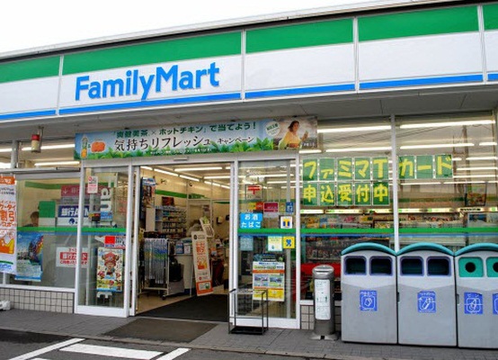 Cửa tự động ở chuỗi cửa hàng FamilyMart
