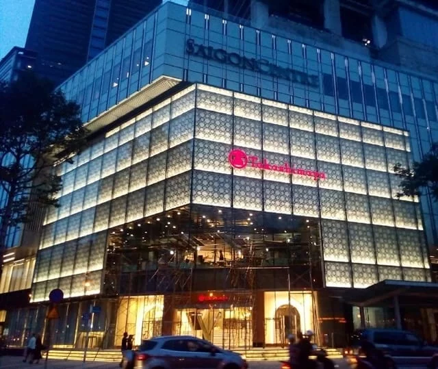 Cửa tự động Takashimaya - Saigon Centre