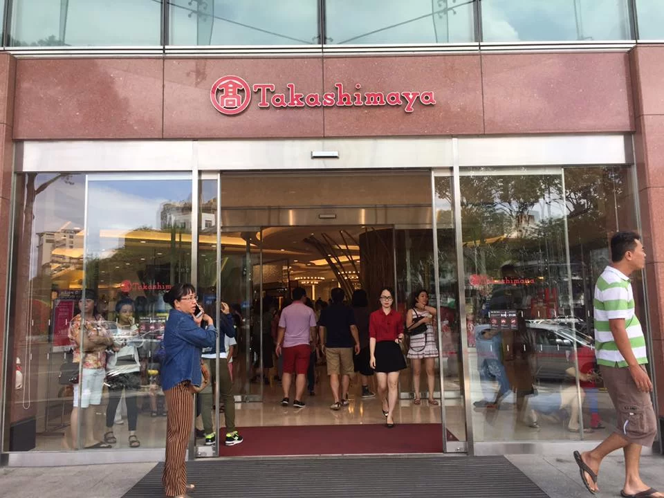 Cửa tự động Takashimaya - Saigon Centre