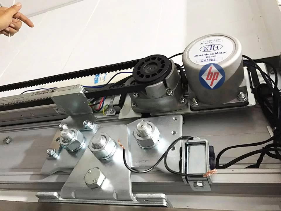 Cửa bệnh viện Xuyên Á 001 - GD2 - baophuc.vn