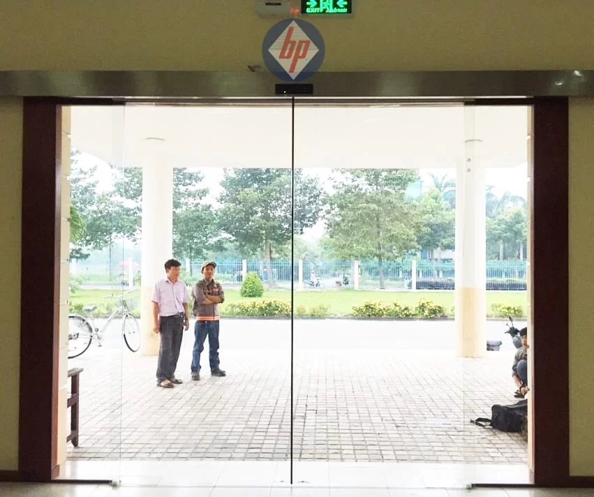 Cửa tự động Nhật Bản bằng kính