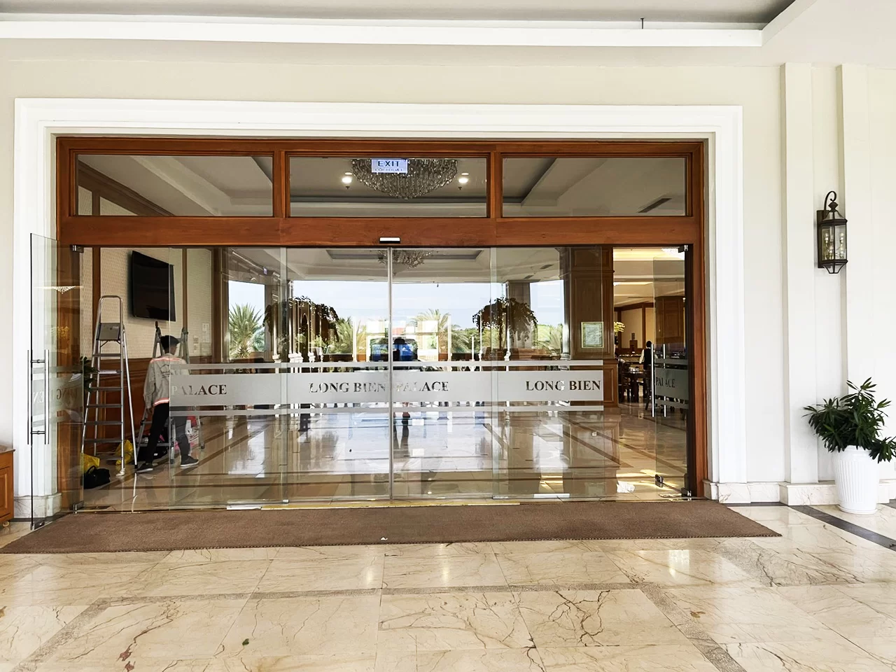 Cua Tu Dong Dai Loan Hien Dai, Ben Bi