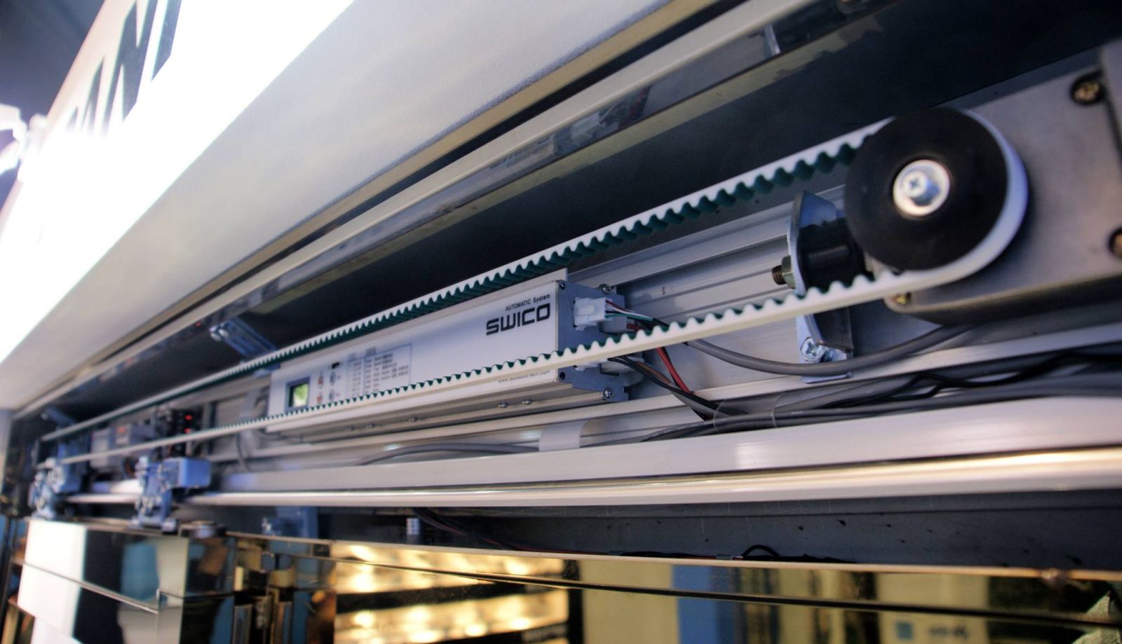 Cửa tự động SWICO mạnh mẽ và vận hành êm ái