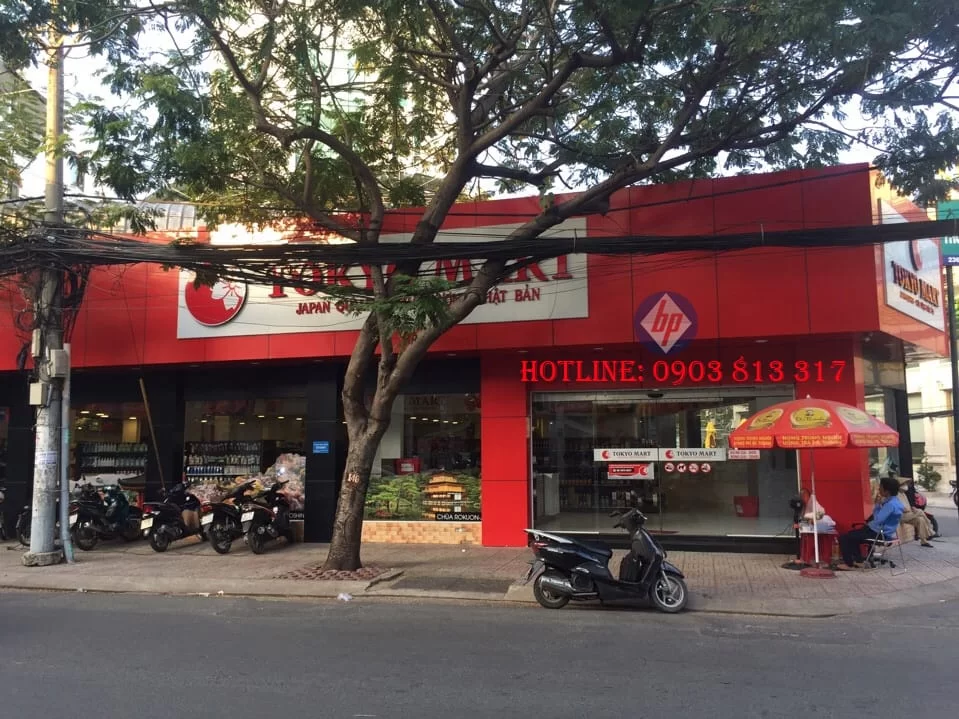 Cửa siêu thị TokyoMart