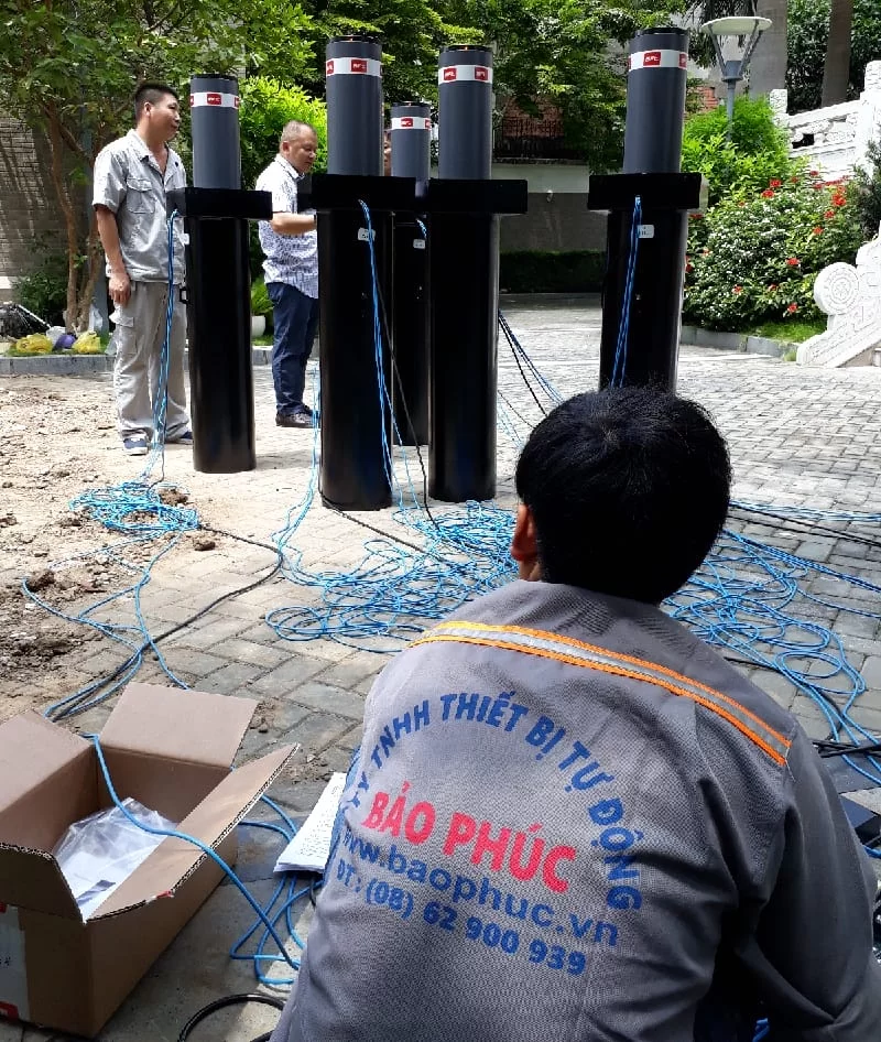 Cột chắn xe Đại Sứ Quán Trung Quốc