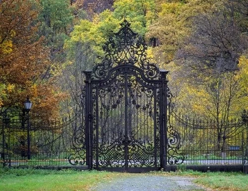 Mẫu cổng biệt thự mạ vàng