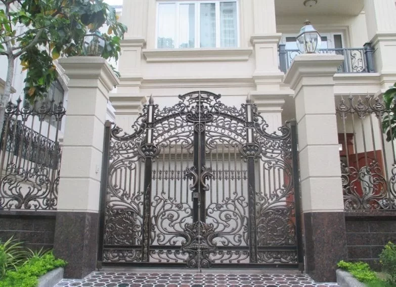 Mẫu cổng nhôm đúc đẹp 04