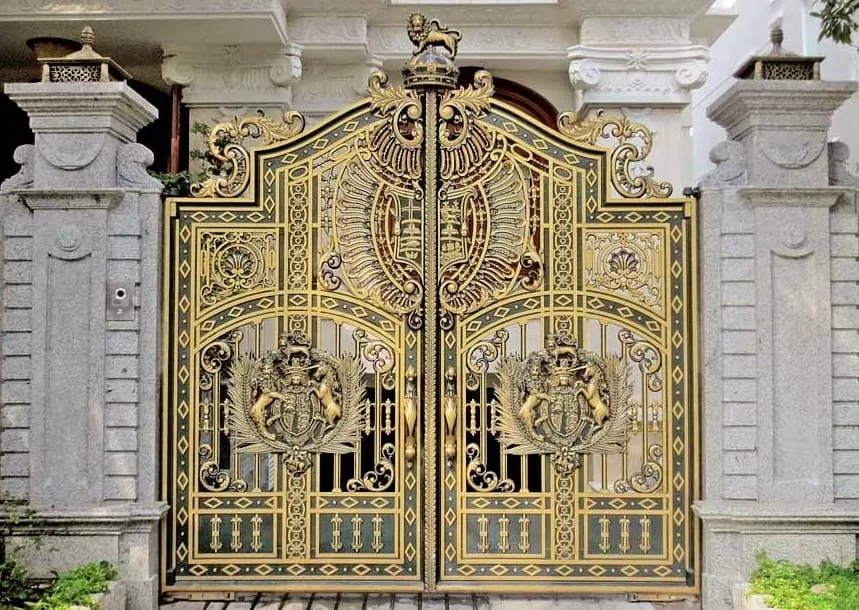Mẫu cổng nhôm đúc đẹp 07