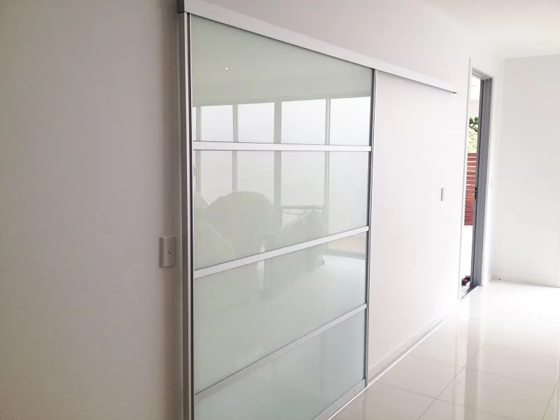 Mẫu cửa kính trượt văn phòng hiện đại
