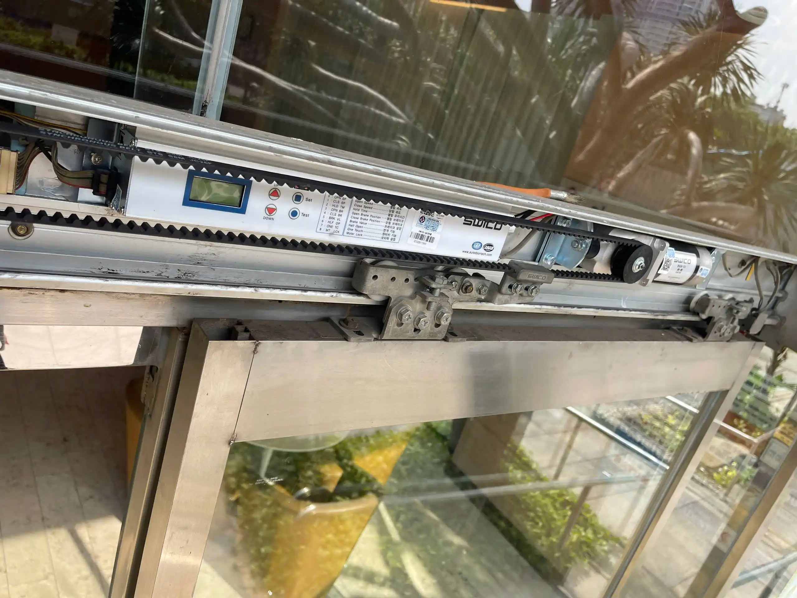 Motor Cửa Tự Động Bị Lỗi Cần Sửa Chữa