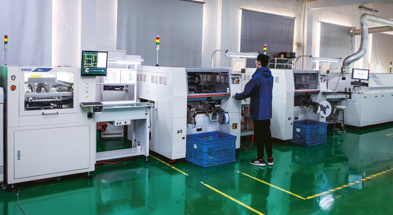 Hình nhà máy sản xuất cửa tự động Trung Quốc