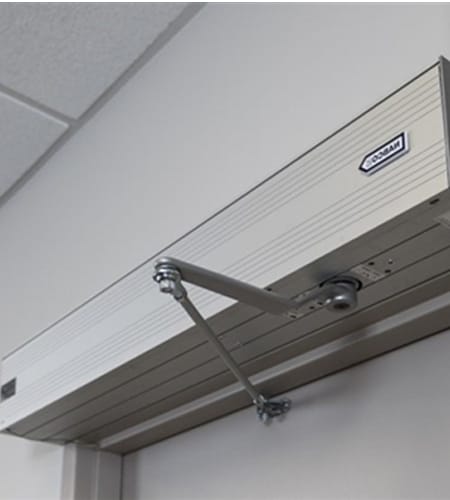 cửa văn phòng mở xoay