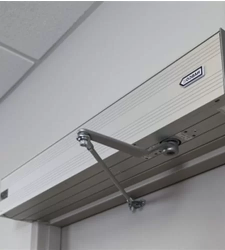 cửa văn phòng mở xoay