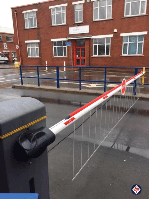 Thân barrier tự động