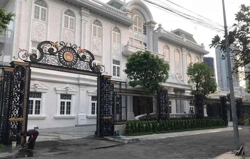Mẫu cổng lùa 2 cánh biệt thự hiện đại