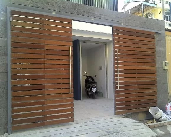 Mẫu cổng ốp gỗ