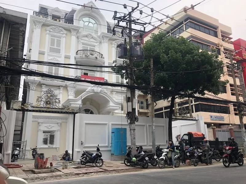 Cổng lùa tự động cho biệt thự mặt tiền lớn