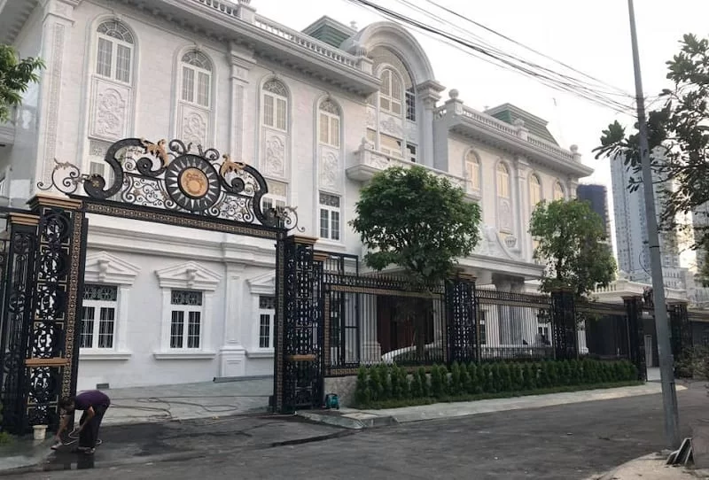 Cổng lùa treo tự động cho biệt thự sang trọng