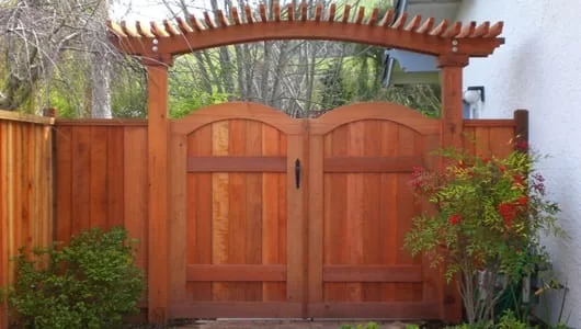 Mẫu cổng gỗ tự nhiên 03