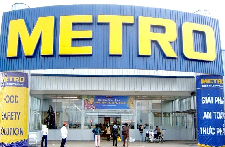 cửa cổng tự động siêu thị Metro