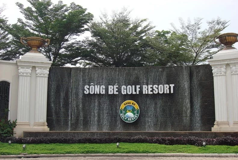 Cửa cổng tự động sân Golf