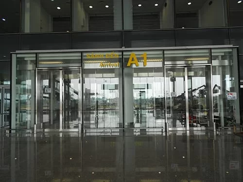 cửa tự động sảnh A1 sân bay Nội Bài