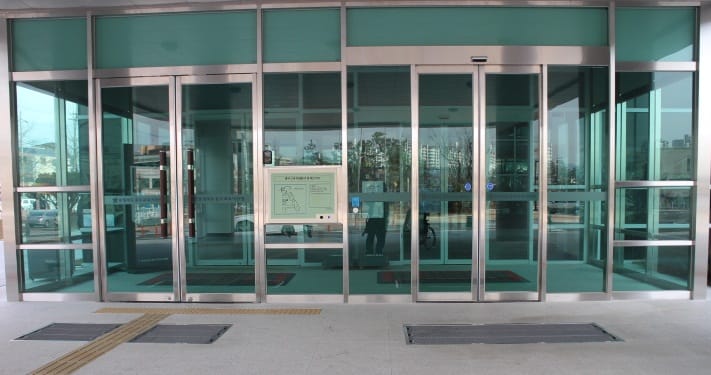 Cửa trượt tự động