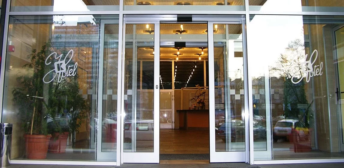 Cửa kính tự động