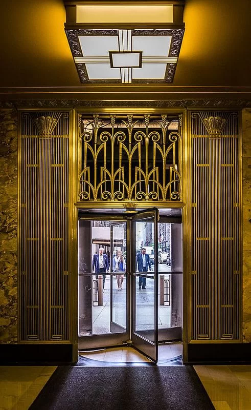 cửa xoay tròn sang trọng