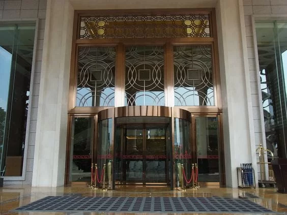 cửa xoay tròn tự động