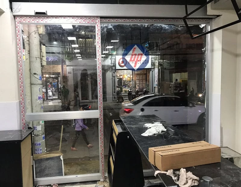 Cửa nhôm kính tự động Circle K