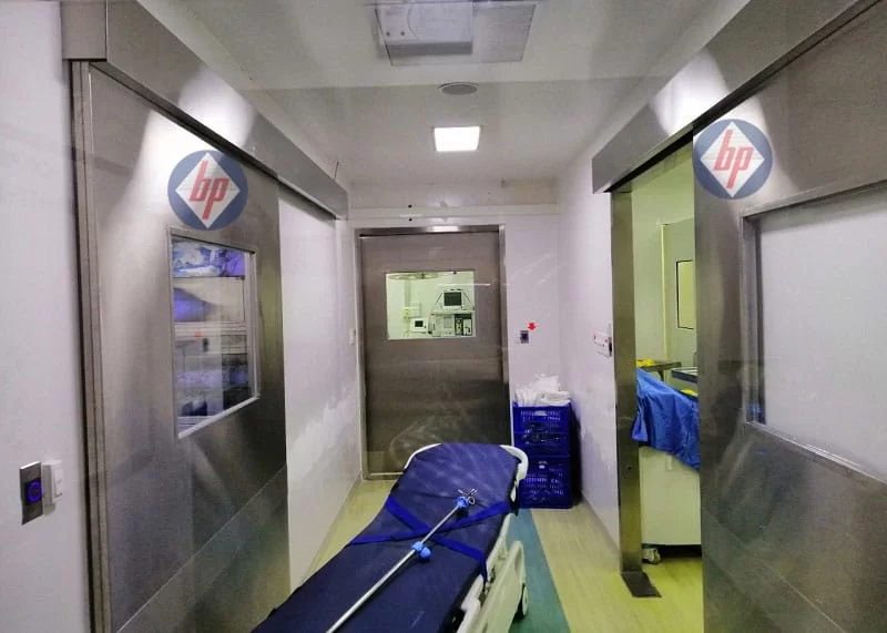 Cửa phòng mổ bệnh viện