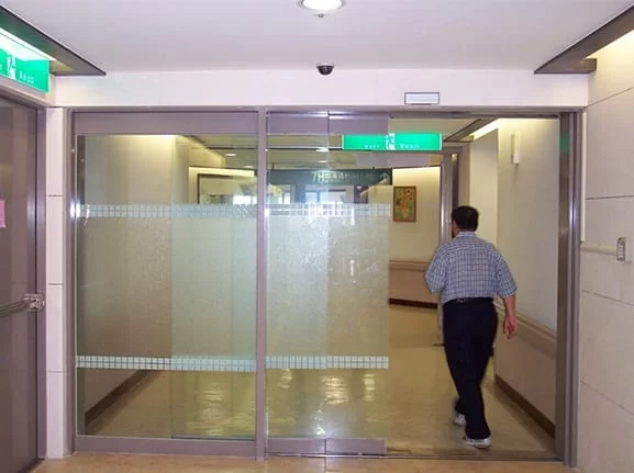 Cửa trượt xếp lớp tự động Đài Loan